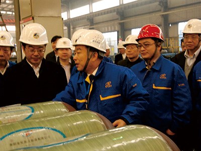 原湖南省委書記（現(xiàn)人民法院院長）周強視察高容，彭琪董事長認(rèn)真匯報工作詳情