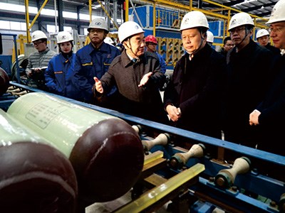 原衡陽市委書記、市人大常委會主任周農(nóng)（湖南省人大常委會副主任、黨組成員、省總工會主席）視察金化高容，彭琪董事長現(xiàn)場陪同